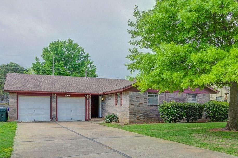 1502 Briar Meadow Rd in Norman, OK - Building Photo