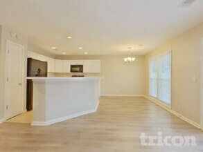 2440 Lunetta Ln in Alpharetta, GA - Foto de edificio - Building Photo