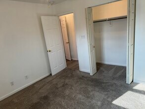 1704 E 5th St, Unit 1704 in Joplin, MO - Foto de edificio - Building Photo