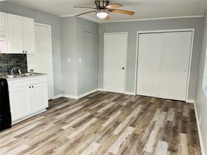608 Virginia Dr-Unit -C in Bradenton, FL - Building Photo - Building Photo
