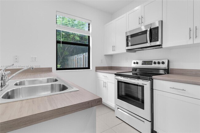 28716 SW 134th Ct in Homestead, FL - Building Photo - Building Photo