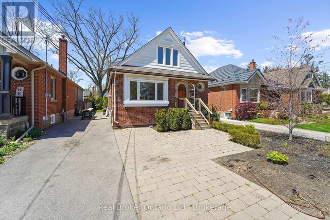 223 Bond St N in Hamilton, ON - Building Photo - Building Photo