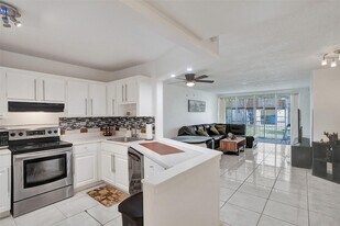 1690 NE 191st St, Unit 1121 in Miami, FL - Building Photo