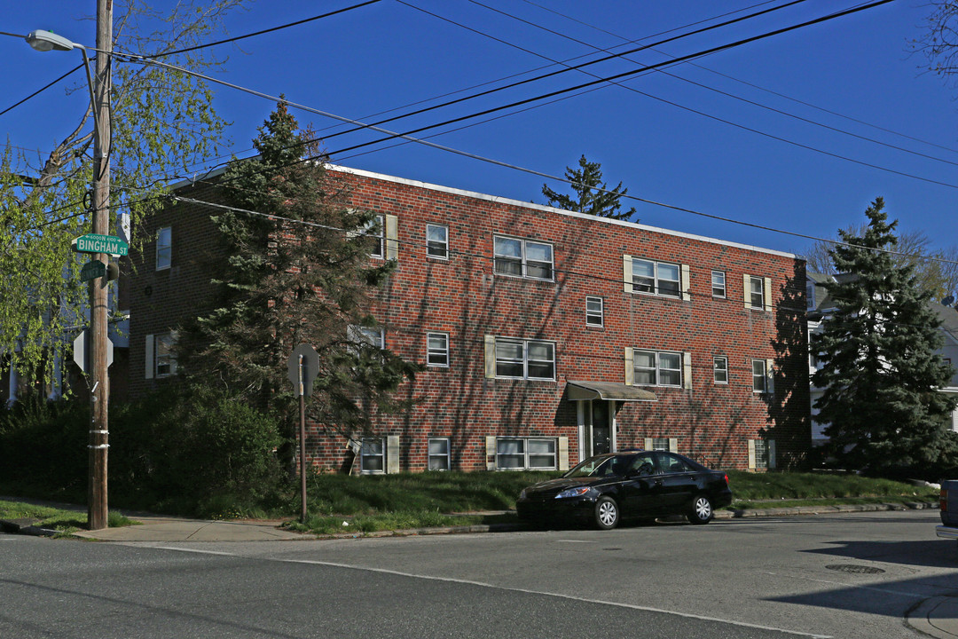 6136 Bingham St in Philadelphia, PA - Foto de edificio