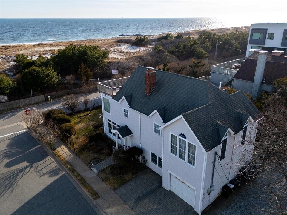 56 Buxton St in Lido Beach, NY - Building Photo