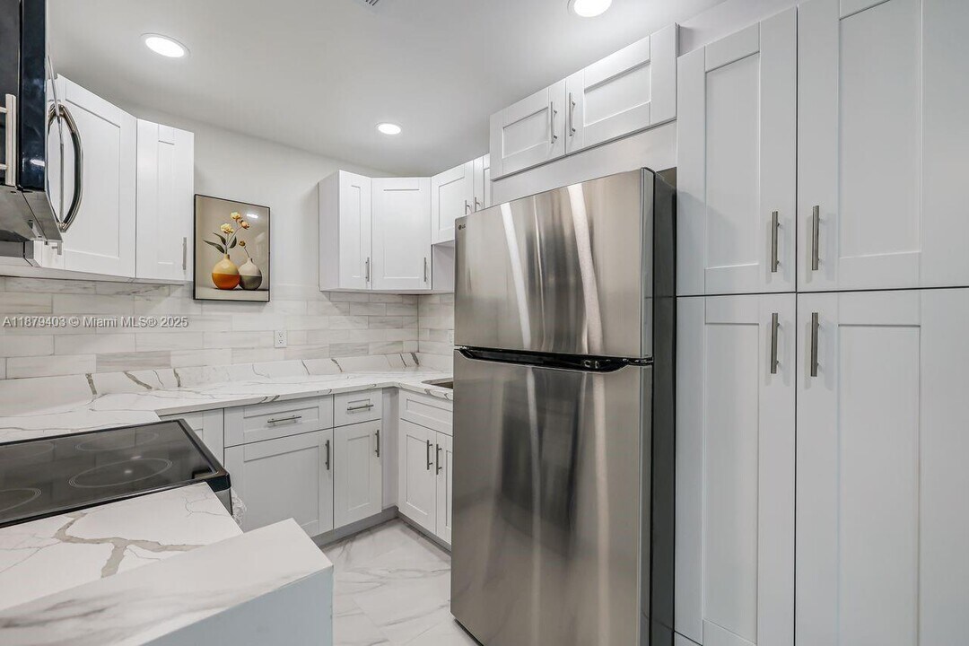 8911 NW 28th Dr in Coral Springs, FL - Building Photo