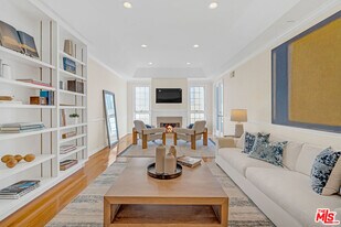 1370 Kelton Ave in Los Angeles, CA - Building Photo