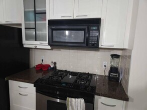 1001 Richards St in Vancouver, BC - Building Photo - Building Photo