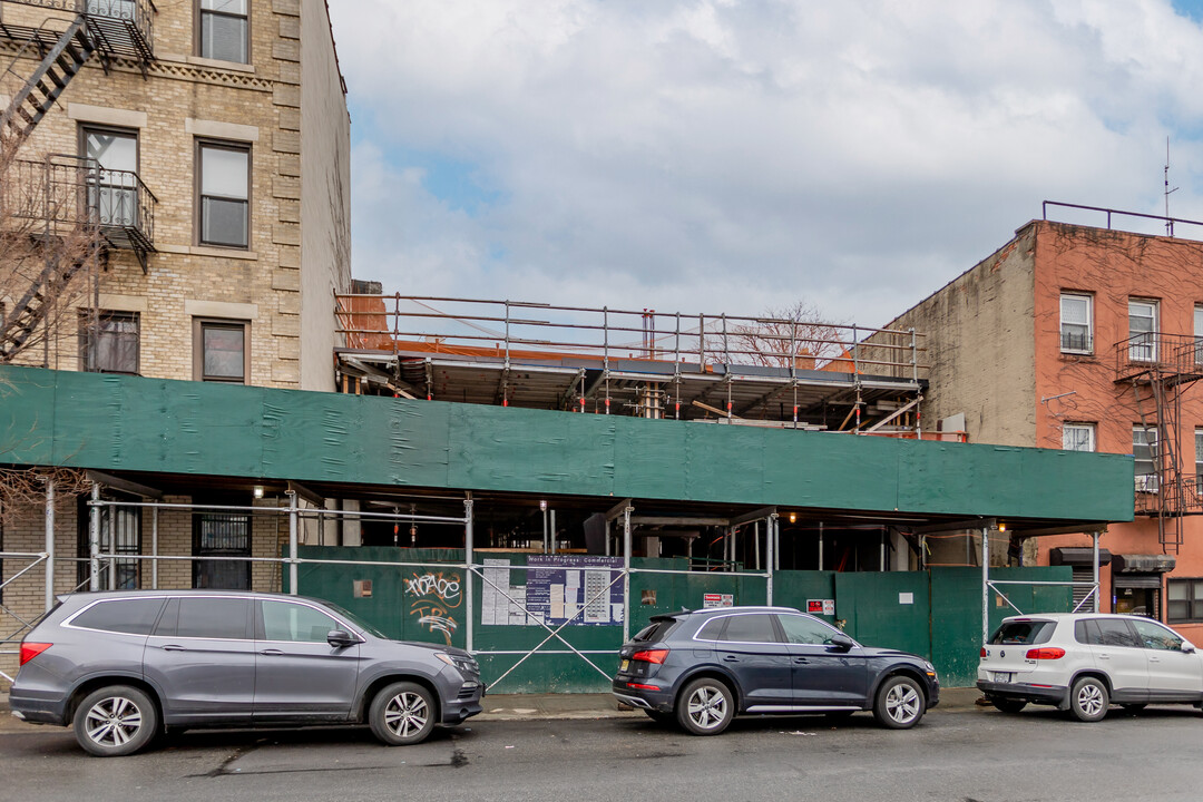 290 E 150th St in Bronx, NY - Building Photo