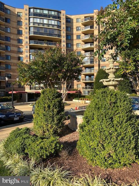 8380 Greensboro Dr in McLean, VA - Building Photo - Building Photo