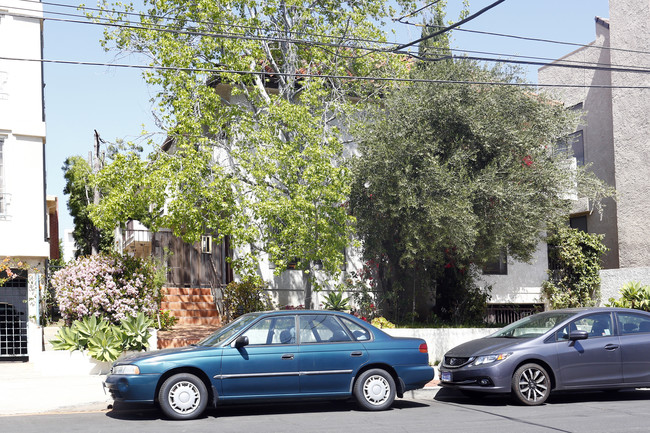 12011 Rochester Ave in Los Angeles, CA - Building Photo - Building Photo