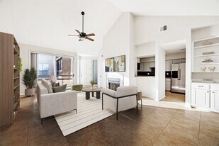 5200 Weslayan St in Houston, TX - Building Photo