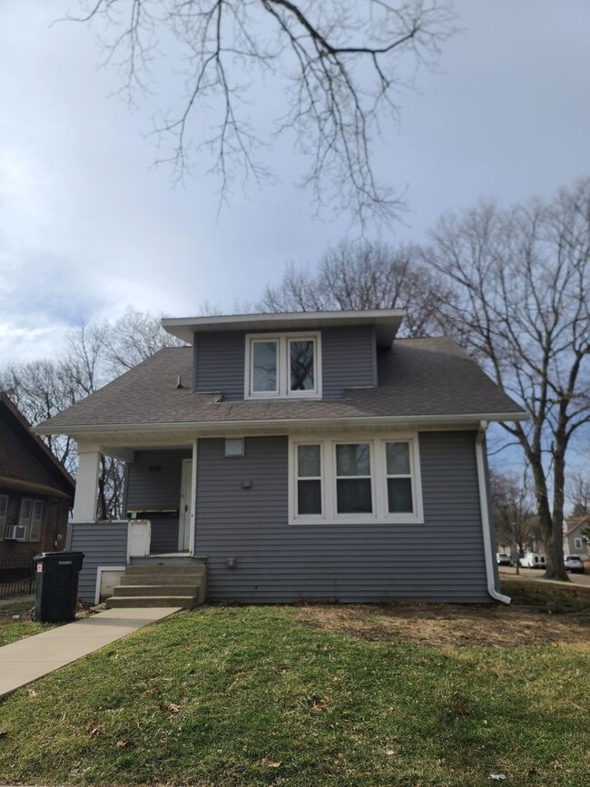 property at 709 N Busey Ave