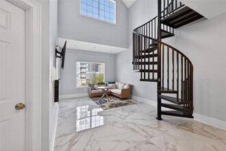 1074 Peachtree Walk NE in Atlanta, GA - Foto de edificio - Building Photo