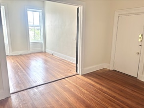 218 W Madison St in Baltimore, MD - Building Photo - Building Photo