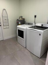 2314 Pinecrest Ct in West Palm Beach, FL - Foto de edificio - Building Photo