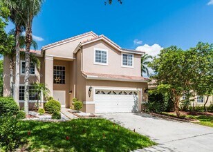 584 Cambridge Dr in Weston, FL - Building Photo - Building Photo