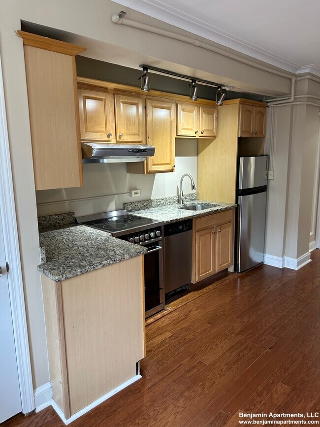 1450 Beacon St, Unit B41 in Brookline, MA - Foto de edificio - Building Photo