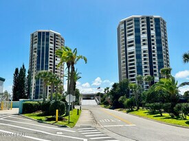 1 Oceans W Blvd in Daytona Beach, FL - Building Photo