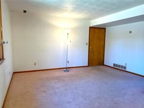 120 Luanne Dr in Weirton, WV - Building Photo - Building Photo