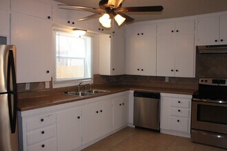 2414 32nd St in Lubbock, TX - Foto de edificio - Building Photo