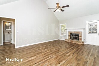 5940 Seven Oaks Dr in Powder Springs, GA - Foto de edificio - Building Photo