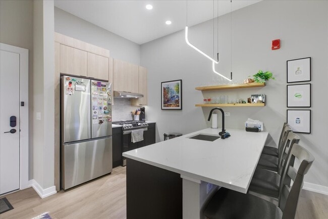 3217 N Clark St, Unit 402 in Chicago, IL - Foto de edificio - Building Photo