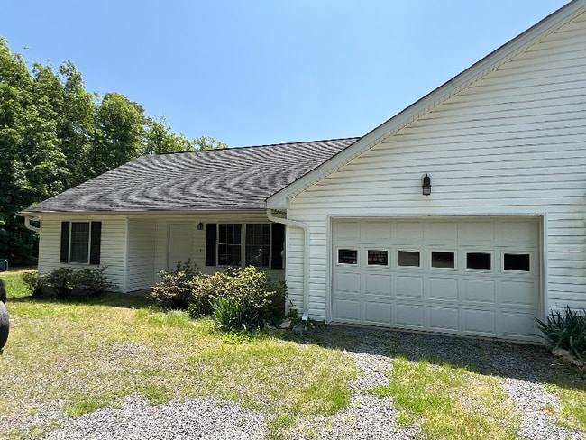 32422 White Oak Dr in Locust Grove, VA - Building Photo - Building Photo