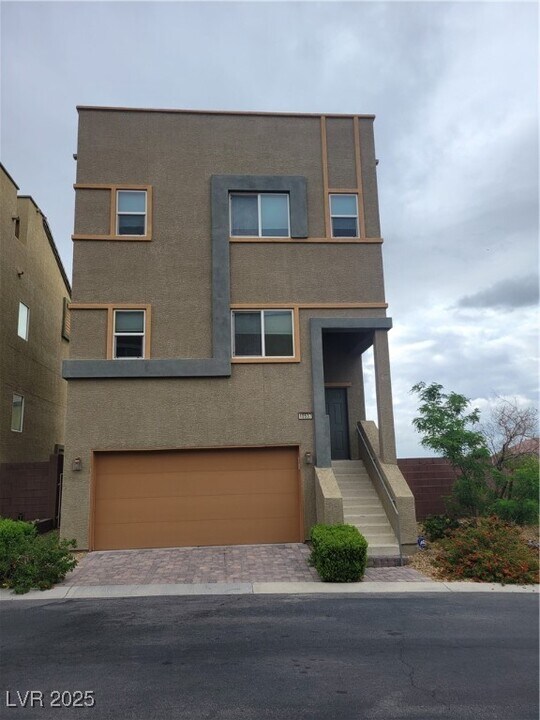 10537 Seasonable Dr in Las Vegas, NV - Building Photo