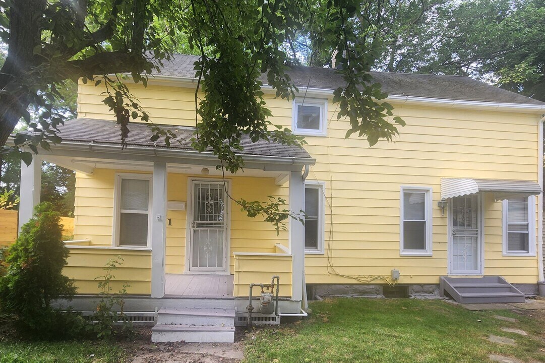 6611 Wakefield Ave in Cleveland, OH - Foto de edificio