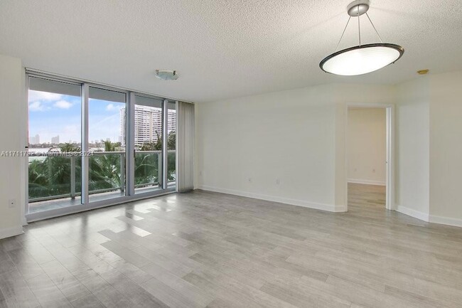 1500 Bay Rd, Unit G-0602 in Miami Beach, FL - Building Photo - Building Photo