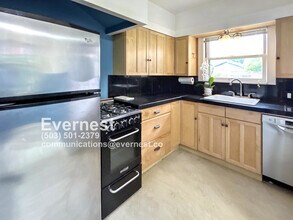 22 NE 69th Ave in Portland, OR - Building Photo - Building Photo