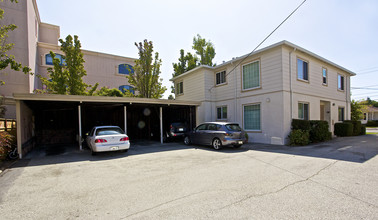 1433 Jasmine St in San Mateo, CA - Building Photo - Building Photo