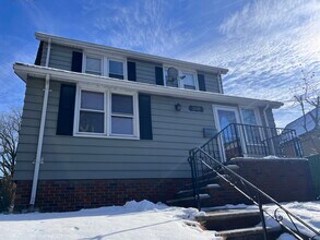 2018 Jones Rd, Unit 2 in Fort Lee, NJ - Foto de edificio - Building Photo