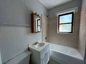 6948 N Ashland Ave in Chicago, IL - Building Photo - Building Photo