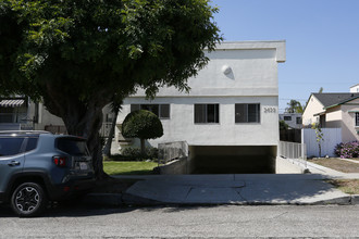 3439 Mentone Ave in Los Angeles, CA - Building Photo - Building Photo