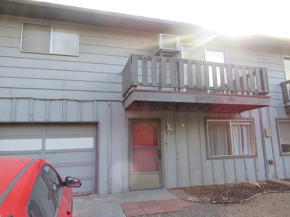 223 Columbia Rd in Colorado Springs, CO - Building Photo