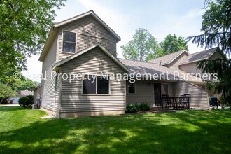 916 Bowes Rd in Lowell, MI - Foto de edificio - Building Photo