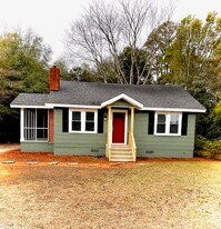 140 Gardner Dr in Hartsville, SC - Building Photo