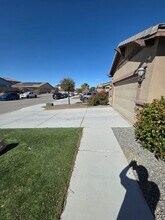 14245 Tierra Del Sur St in Adelanto, CA - Foto de edificio - Building Photo
