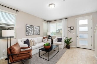 1105 Alcove Wy W in Madera, CA - Building Photo - Building Photo