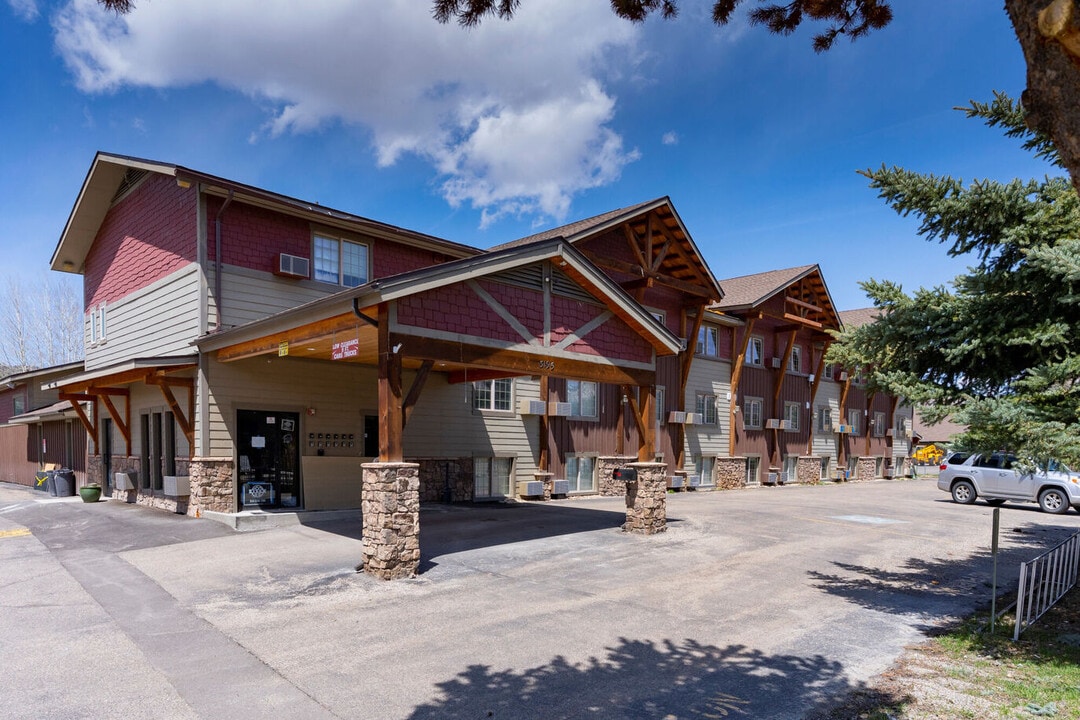 Oxbow Apartments in Steamboat Springs, CO - Building Photo