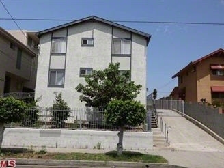 237 Rosemont Ave in Los Angeles, CA - Building Photo