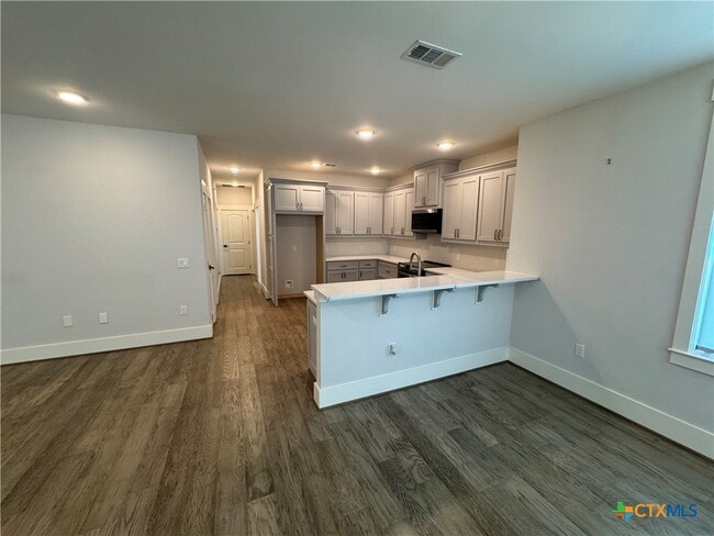 408 W Crestwood Dr in Victoria, TX - Building Photo - Building Photo