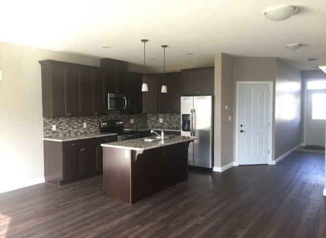 8618-8682 82nd St in Fort St John, BC - Building Photo - Building Photo