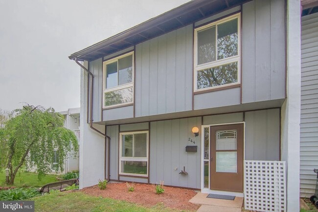 244 Greenfield Ct, Unit LL in Sterling, VA - Building Photo - Building Photo