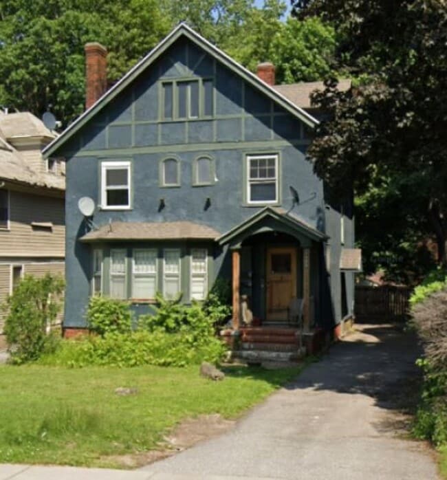 property at 1128 Lake Ave