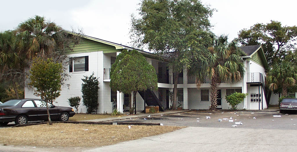 117-131 Avenue B NE in Winter Haven, FL - Foto de edificio