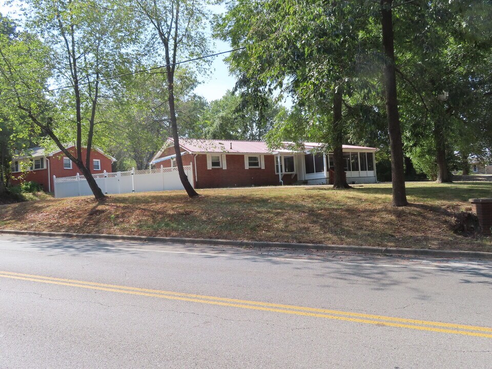 298 Lafayette Rd in Clarksville, TN - Building Photo