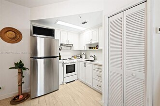 3051 SW 27th Ave in Miami, FL - Building Photo - Building Photo